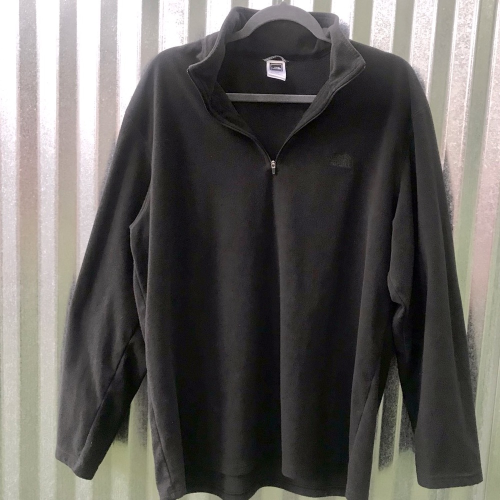 Men’s The North Face 1/3 zip-front black long-sleeved fleece pullover, Size XL